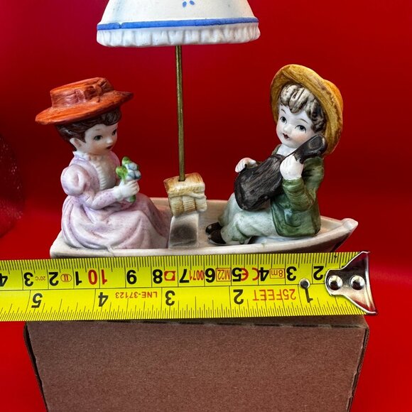 VTG 1960's LEGO BOY AND GIRL IN BOAT w/UMBRELLA, PORCELAIN FIGURINE - Picture 6 of 6
